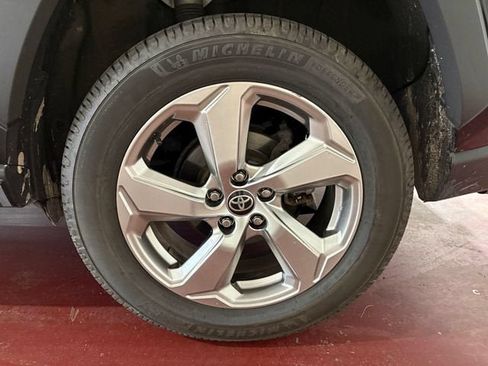 Certified 2021 Toyota RAV4 XLE Premium AWD/4WD image 28