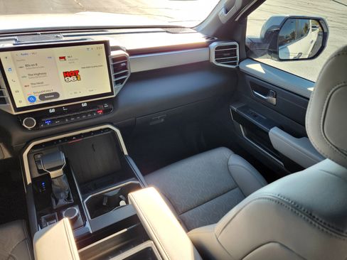 Used 2025 Toyota Tundra Limited image 15