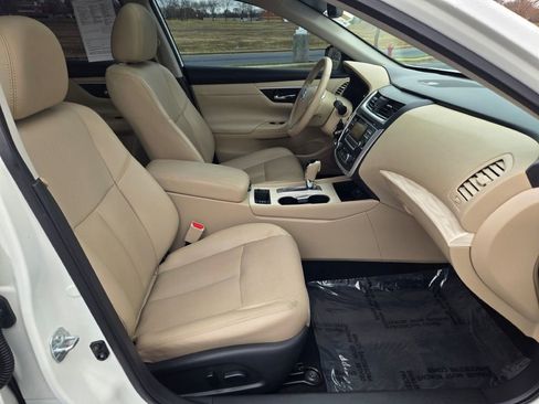 Used 2017 Nissan Altima 2.5 SL w/ Moonroof Package image 6