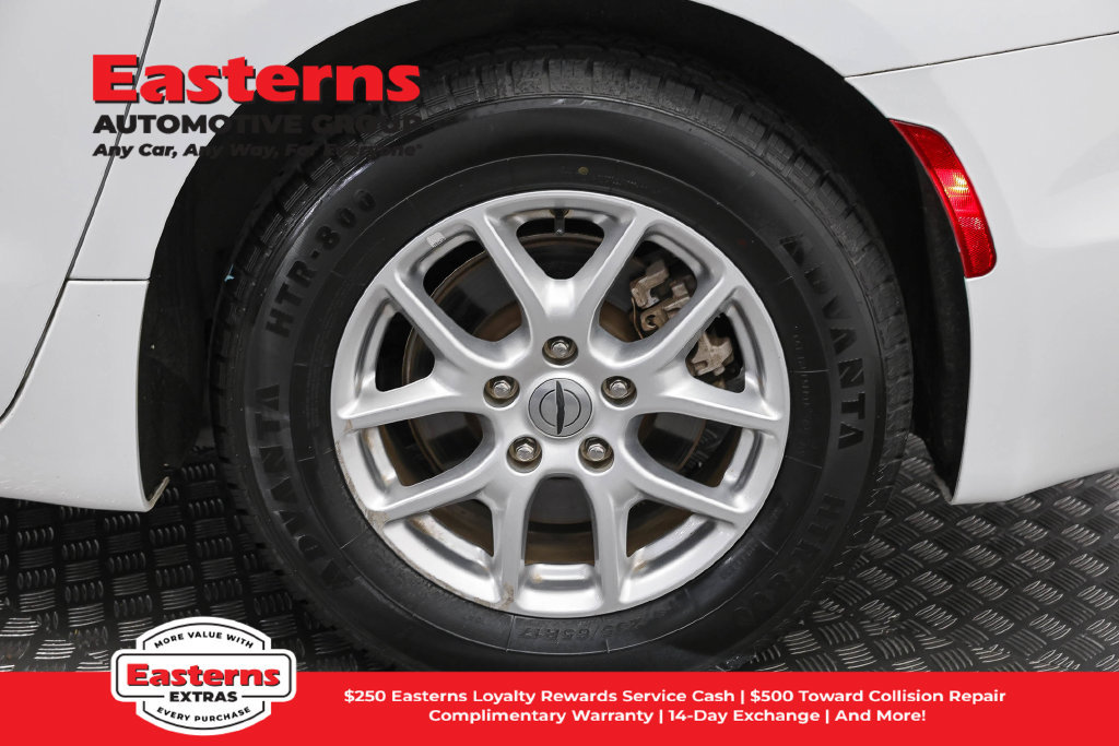 Used 2023 Chrysler Pacifica Touring-L FWD image 32