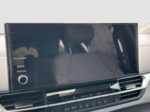 Used 2025 Toyota Sienna XLE image 14