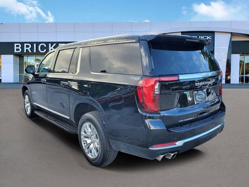 Used 2025 GMC Yukon XL Denali AWD/4WD image 4