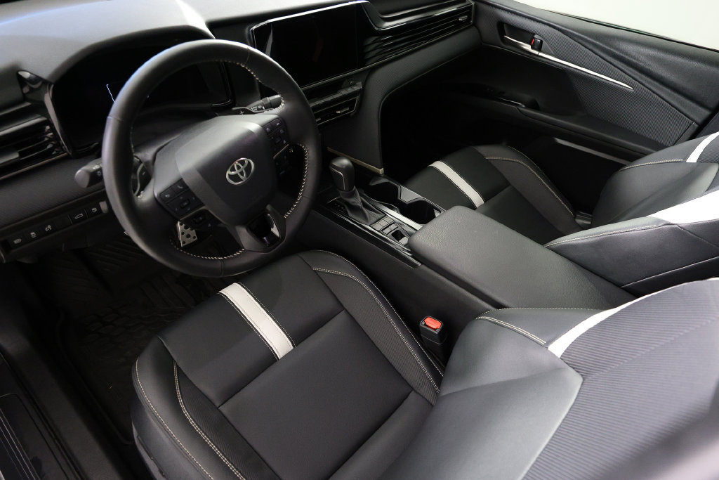 Used 2025 Toyota Camry SE FWD image 15