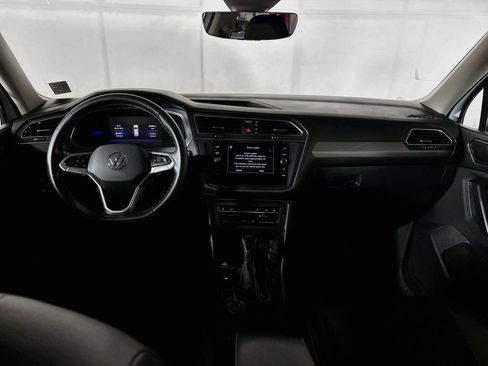 Certified 2022 Volkswagen Tiguan SE w/ Panoramic Sunroof Package AWD/4WD image 13
