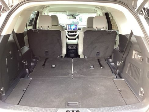 Used 2025 Ford Explorer Active w/ Active Comfort Package image 11