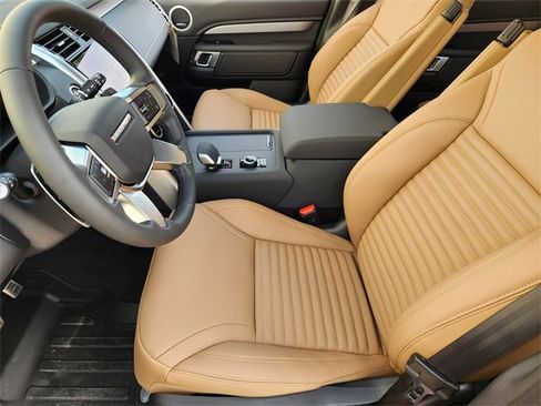 New 2026 Land Rover Discovery Limited Edition image 9