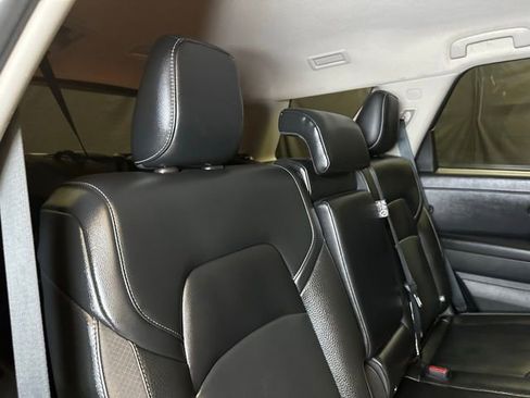 Used 2024 Nissan Pathfinder SL AWD/4WD image 19