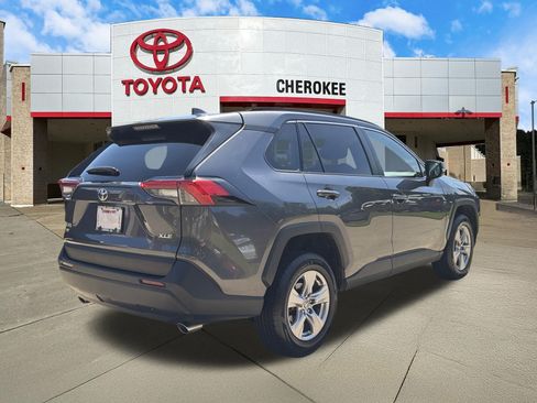 Used 2025 Toyota RAV4 XLE FWD image 5