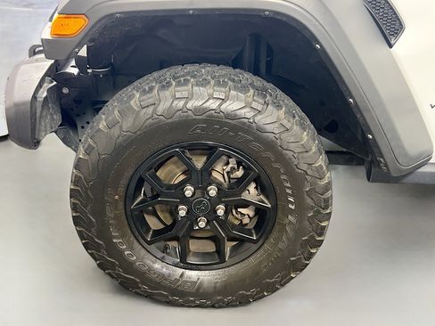 Used 2024 Jeep Wrangler Willys image 13
