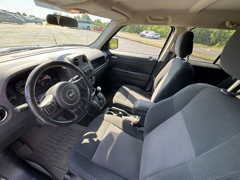 Used 2014 Jeep Patriot Latitude FWD image 11