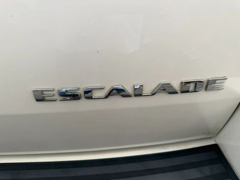 Used 2013 Cadillac Escalade Luxury AWD/4WD image 66