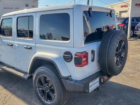 Used 2021 Jeep Wrangler Unlimited Sahara AWD/4WD image 6