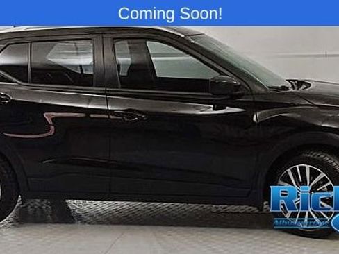 Used 2021 Nissan Kicks SV image 2