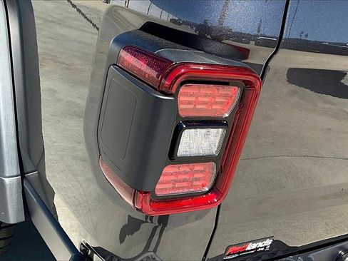 New 2025 Jeep Gladiator Mojave w/ Convenience Group image 18