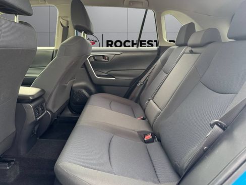Used 2019 Toyota RAV4 LE AWD/4WD image 16