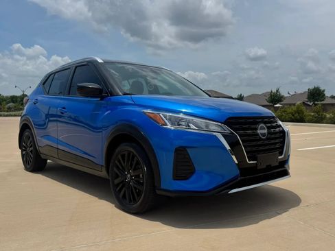 Used 2023 Nissan Kicks SV FWD image 3