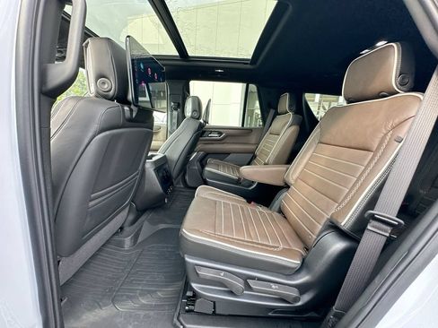 Used 2026 GMC Yukon Denali Ultimate w/ LPO, Illumination Package AWD/4WD image 17