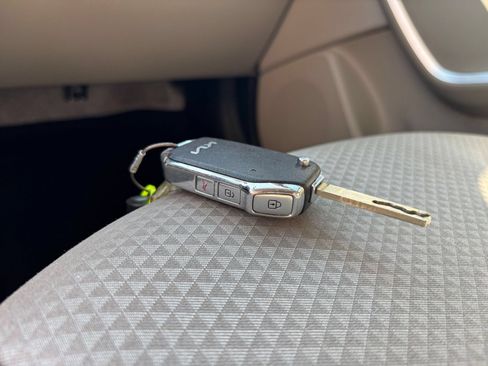 Used 2025 Kia Soul LX w/ LX Technology Package FWD image 20