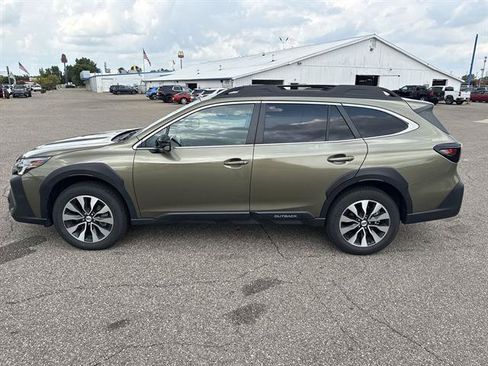 Used 2025 Subaru Outback Limited AWD/4WD image 23