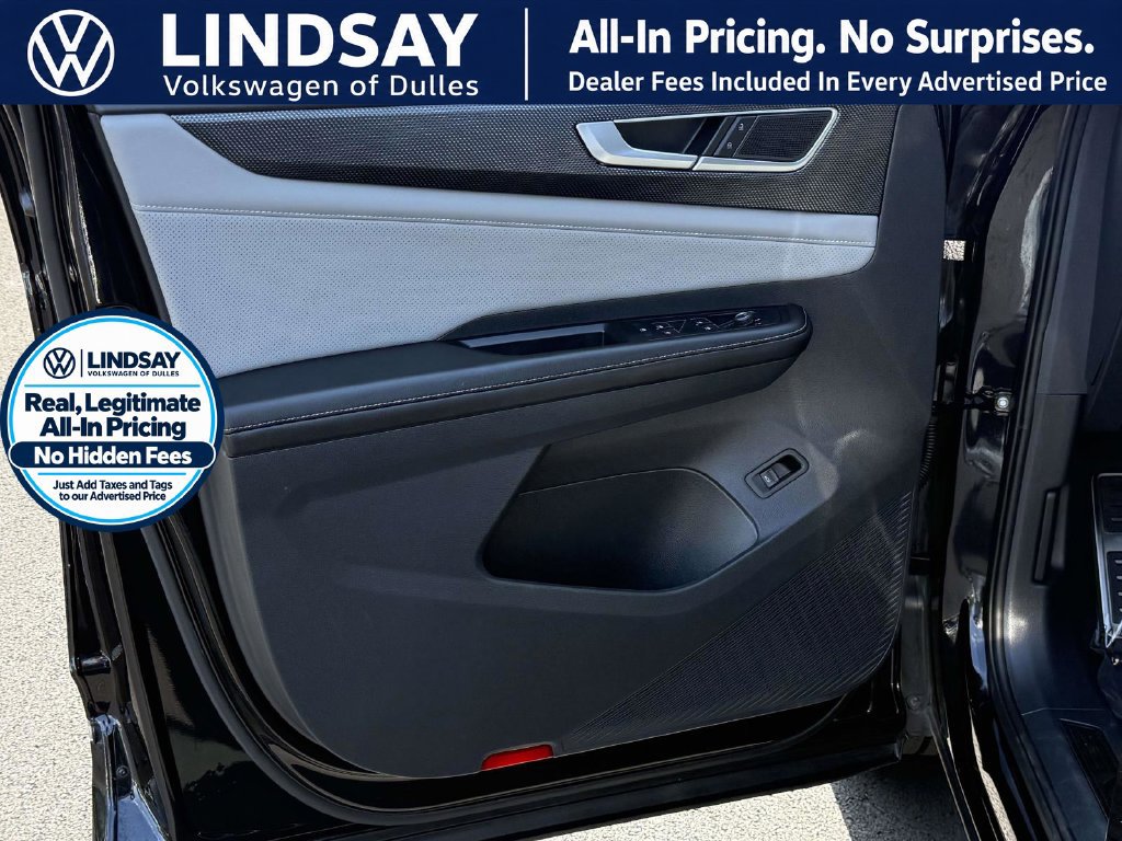 Used 2024 Volkswagen Atlas Cross Sport SEL R-Line AWD/4WD image 8