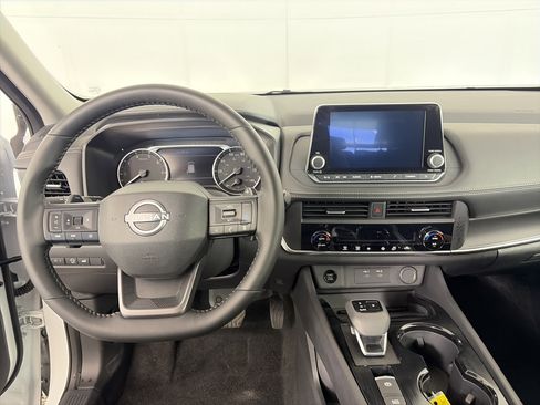 Certified 2025 Nissan Rogue SV image 3