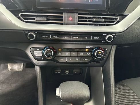 Used 2021 Kia Niro LX image 23