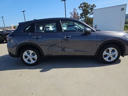 Used 2023 Honda HR-V LX image 9