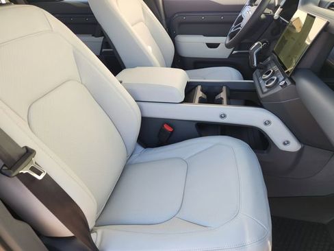New 2026 Land Rover Defender 110 X-Dynamic SE image 10