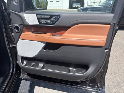 Used 2021 Lincoln Navigator Reserve w/ Luxury Package AWD/4WD image 14