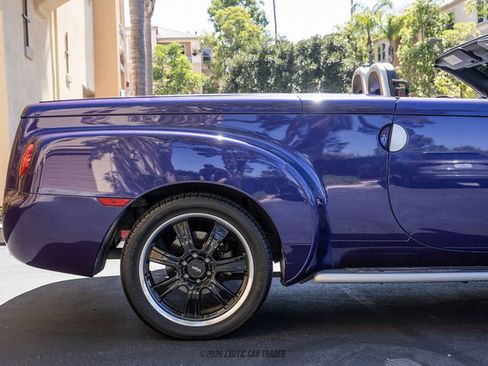 Used 2004 Chevrolet SSR w/ Preferred Equipment Group RWD image 10