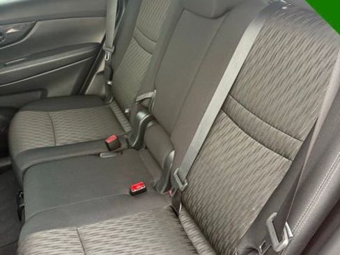 Used 2017 Nissan Rogue SV w/ Midnight Edition image 13