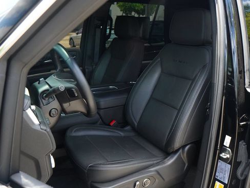 Used 2024 GMC Yukon Denali w/ Advanced Technology Package AWD/4WD image 15