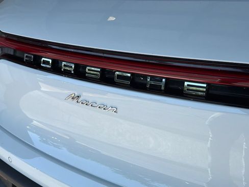 Certified 2023 Porsche Macan AWD/4WD image 25