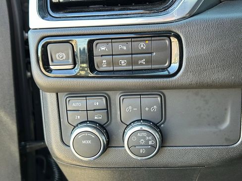 Used 2025 GMC Yukon Denali AWD/4WD image 14