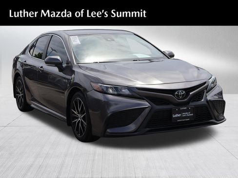 Used 2023 Toyota Camry SE FWD image 1
