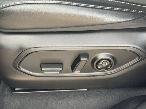 Used 2025 Jeep Grand Cherokee Altitude image 28