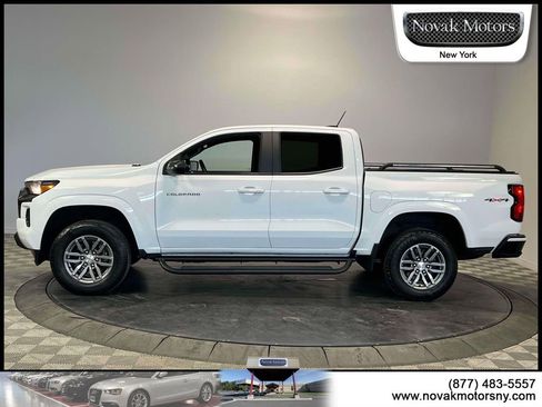 Used 2023 Chevrolet Colorado LT AWD/4WD image 5