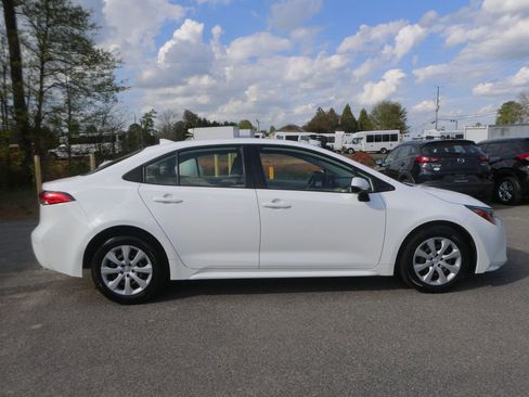 Used 2023 Toyota Corolla LE image 4