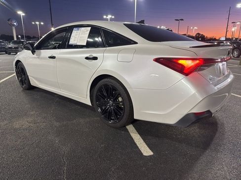 Used 2022 Toyota Avalon XSE image 5