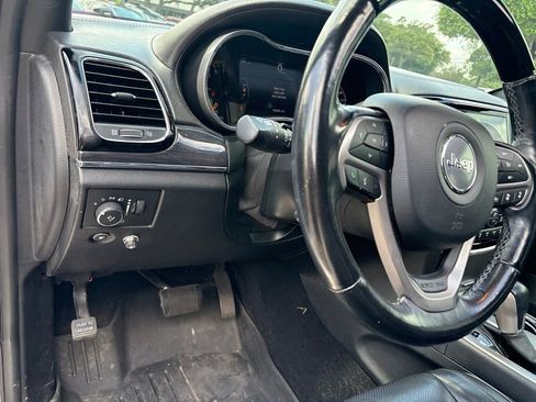 Used 2020 Jeep Grand Cherokee Overland AWD/4WD image 14
