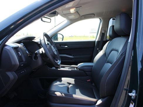 Used 2025 Nissan Pathfinder SL image 21