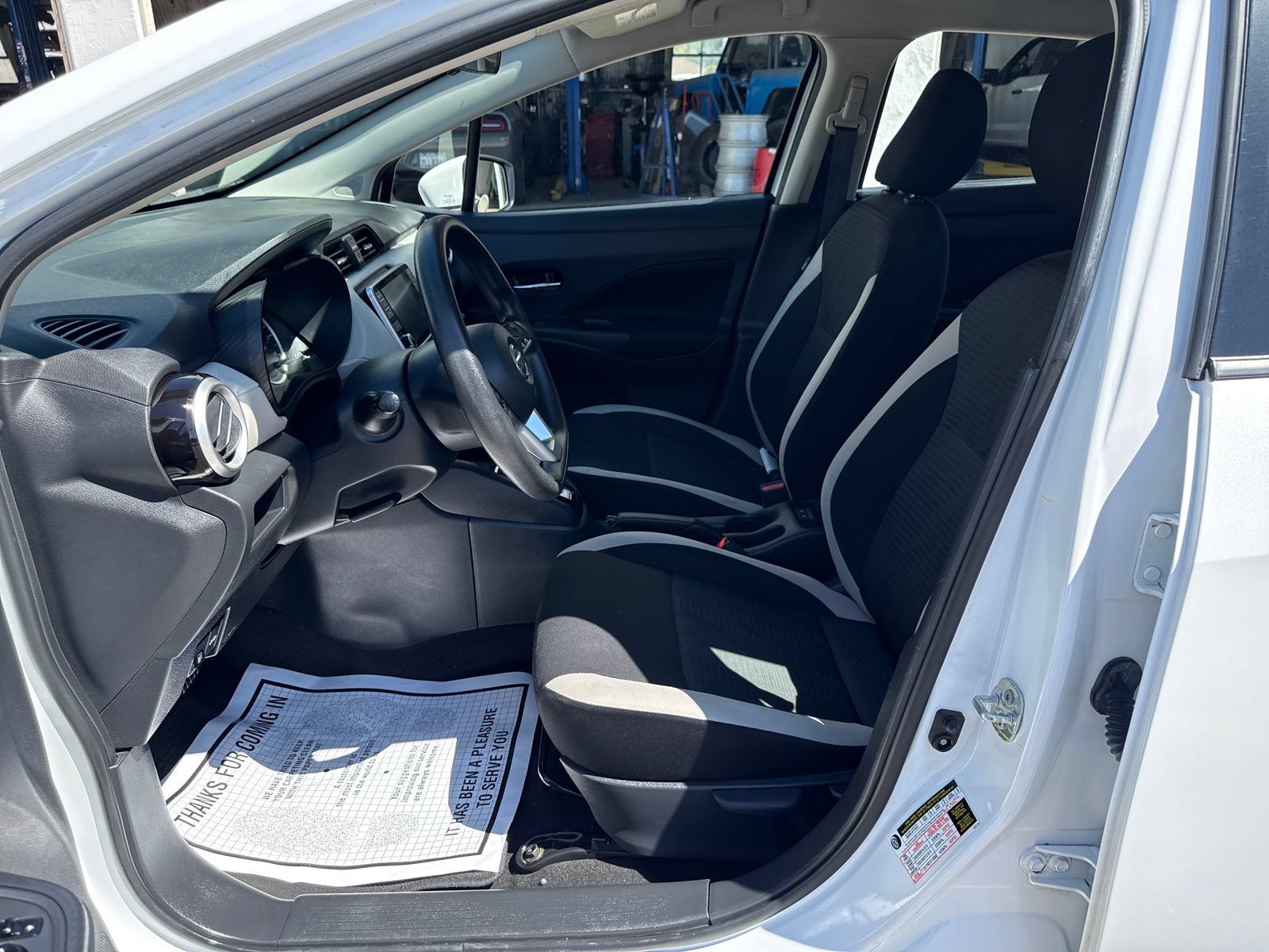 Used 2022 Nissan Versa SV FWD image 9