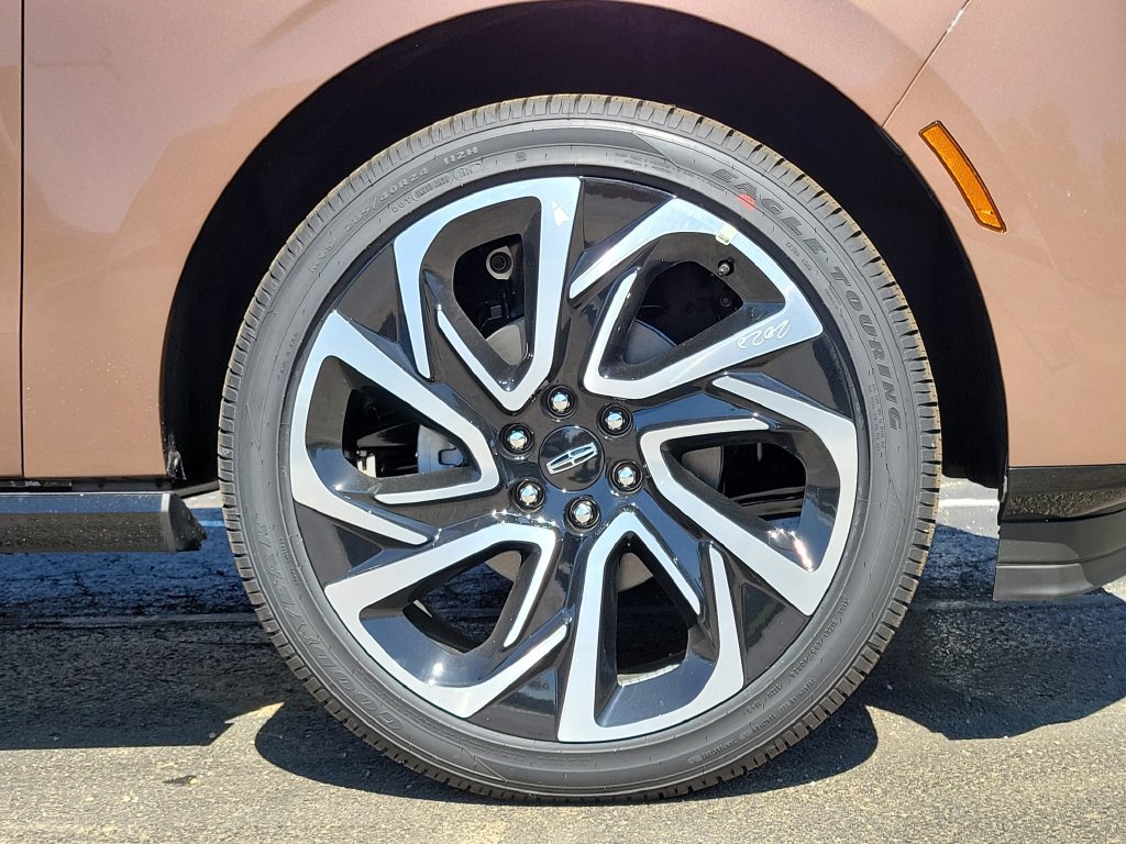 New 2026 Lincoln Navigator Black Label AWD/4WD image 9