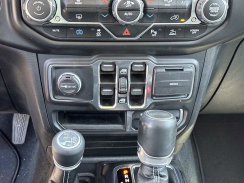Used 2022 Jeep Wrangler Unlimited Sahara w/ Safety Group AWD/4WD image 26