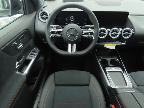 Certified 2025 Mercedes-Benz GLA 250 image 10