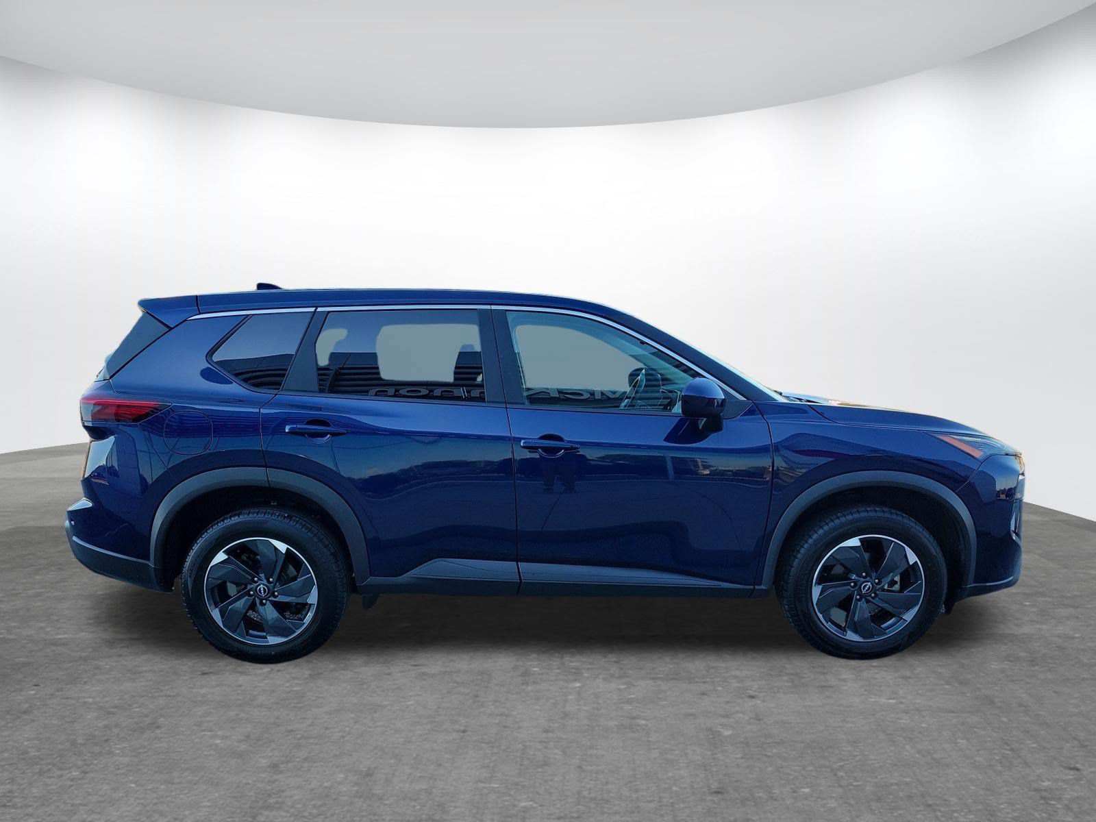 Used 2025 Nissan Rogue SV AWD/4WD image 4