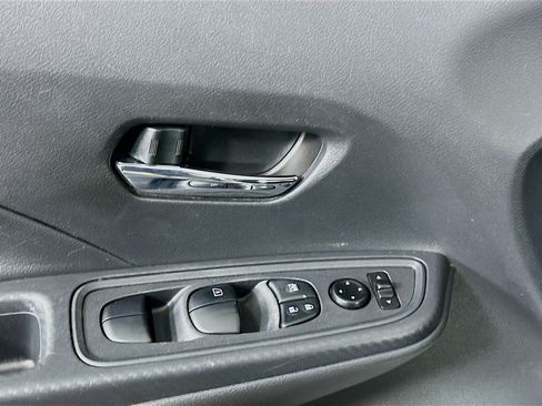 Used 2025 Nissan Versa SV FWD image 15