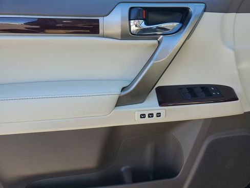 Used 2018 Lexus GX 460 image 24
