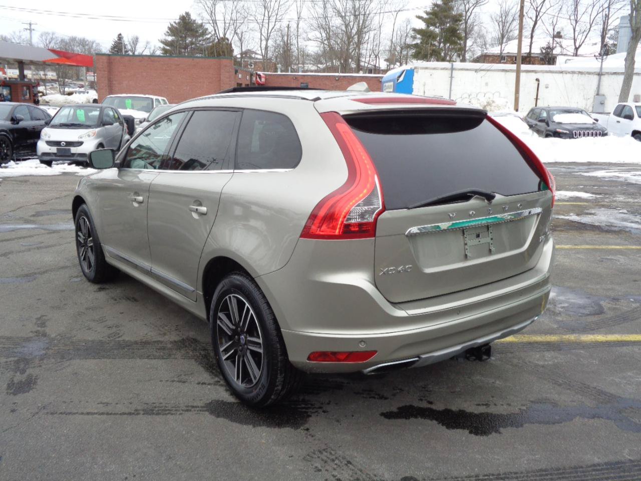Used 2016 Volvo XC60 T5 Platinum w/ Protection Package FWD image 3