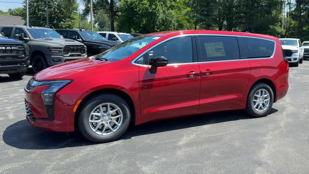 New 2027 Chrysler Pacifica Select FWD image 3